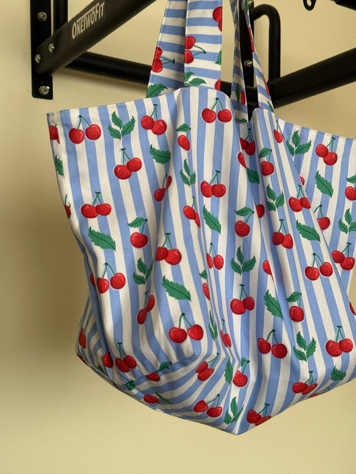 Chunky tote (striped cherries)