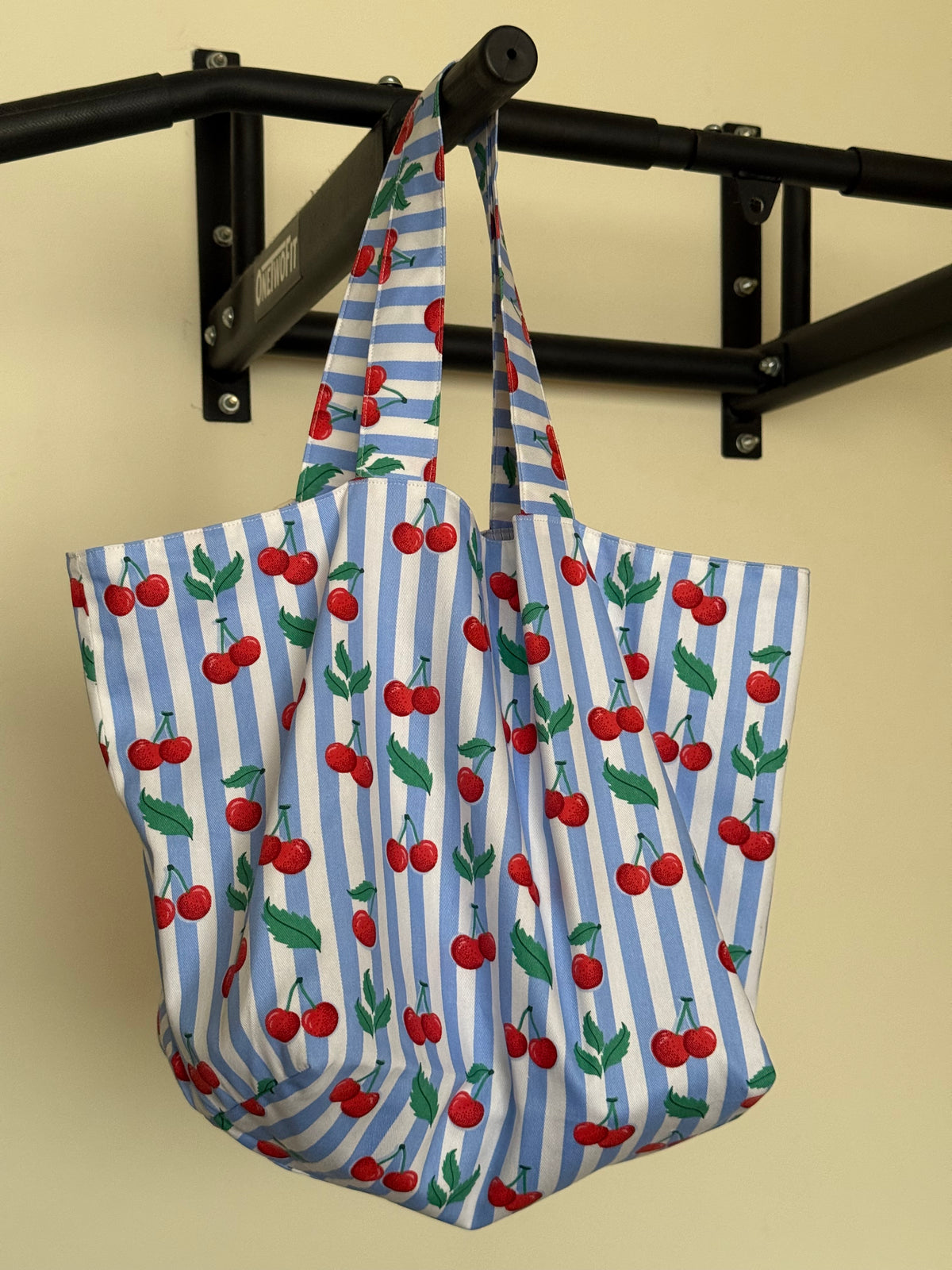Chunky tote (striped cherries)