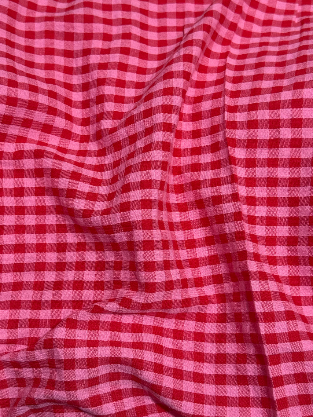 Seersucker cotton in Pink / Red Gingham