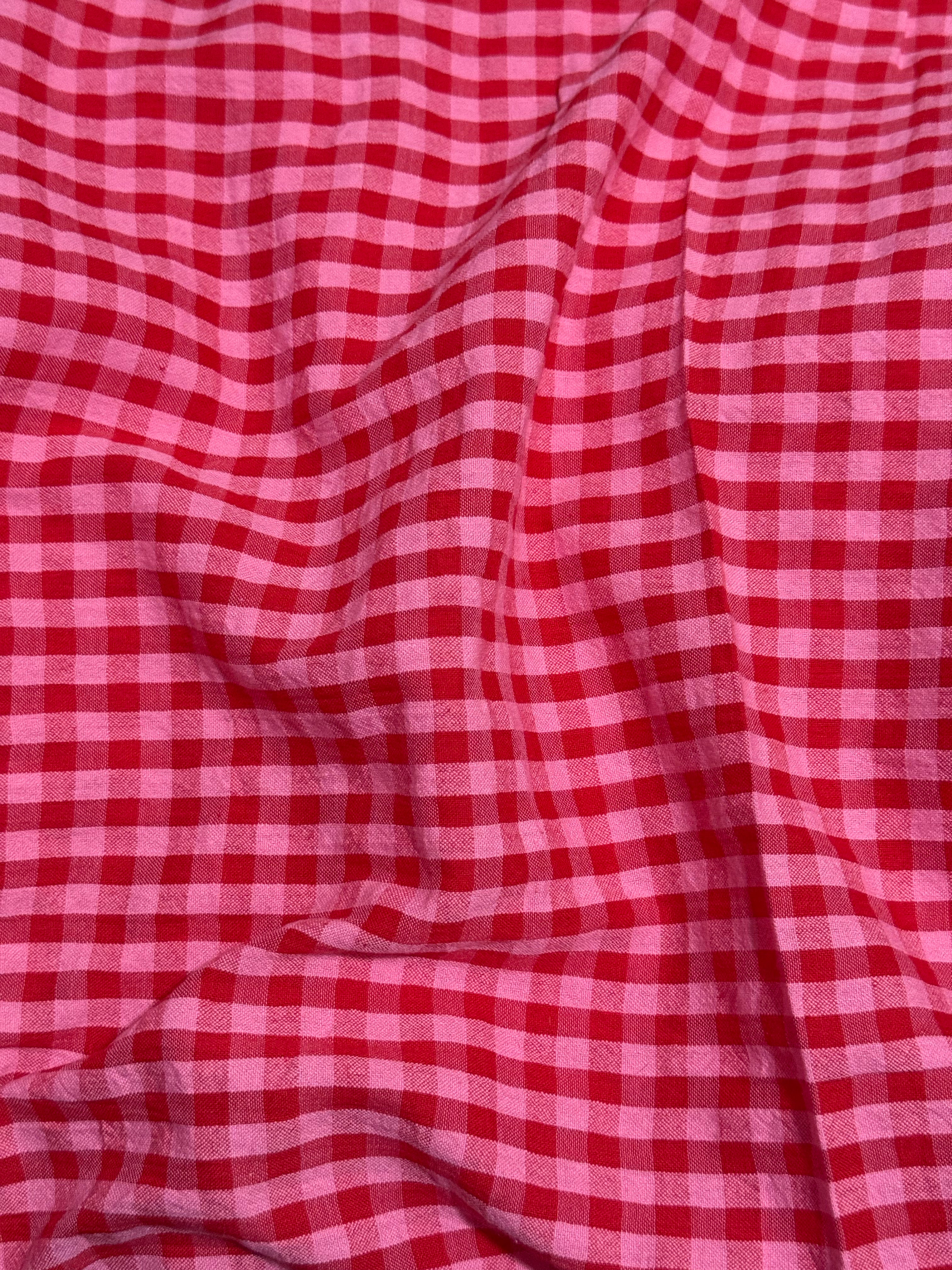 Seersucker cotton in Pink / Red Gingham
