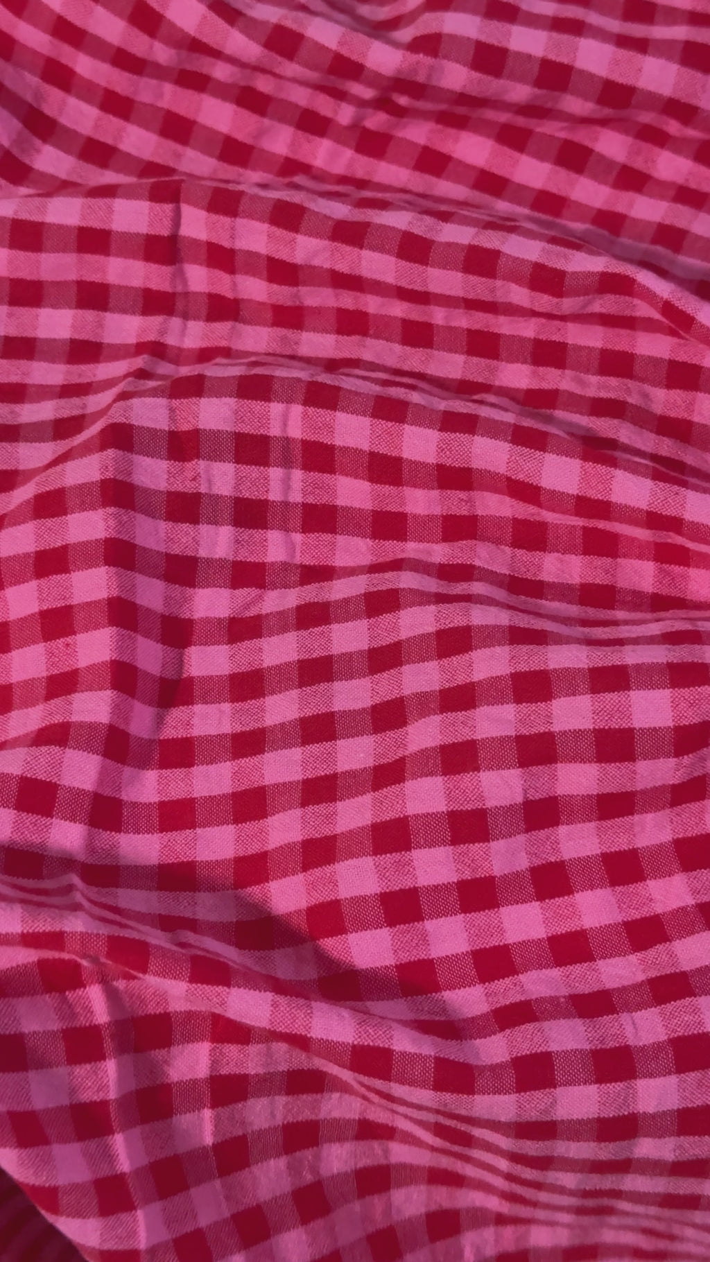 Seersucker cotton in Pink / Red Gingham
