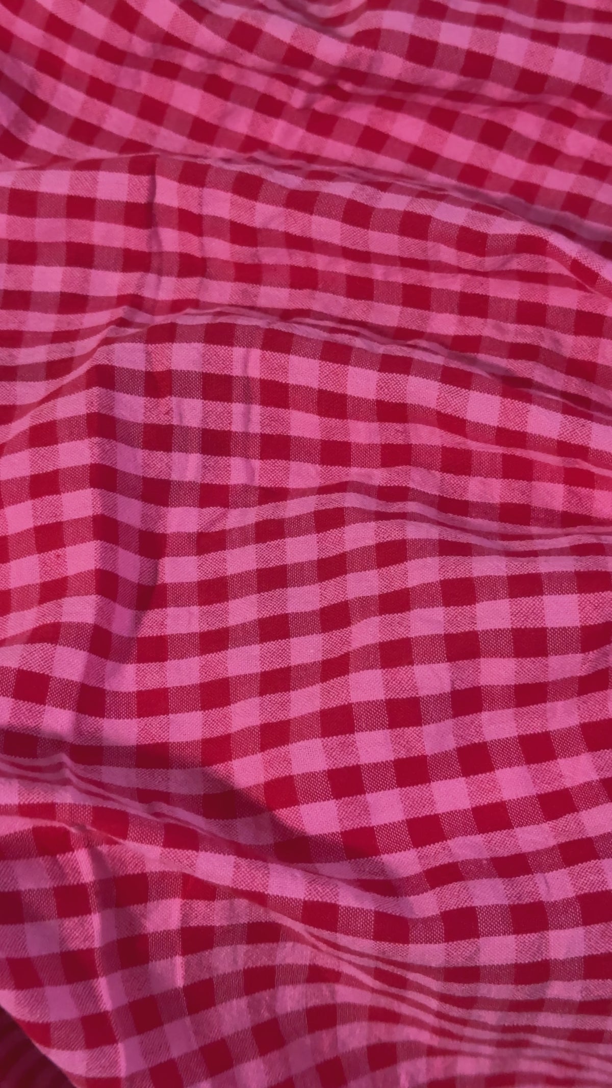 Seersucker cotton in Pink / Red Gingham